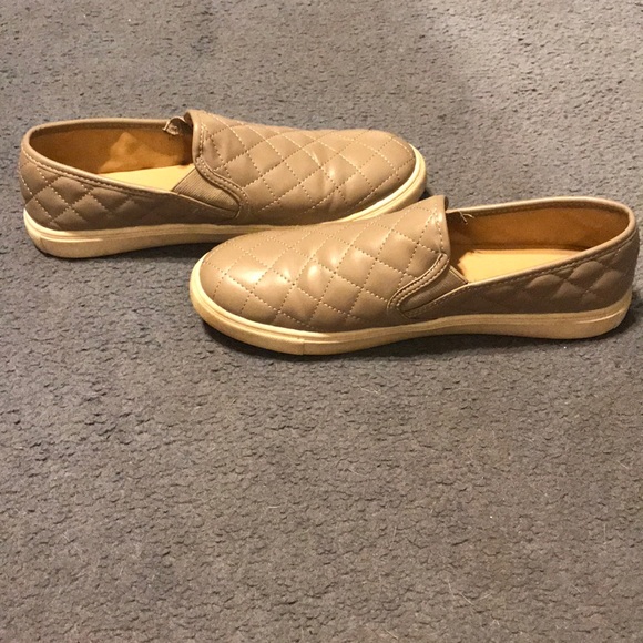 Tan sneakers - Picture 4 of 5